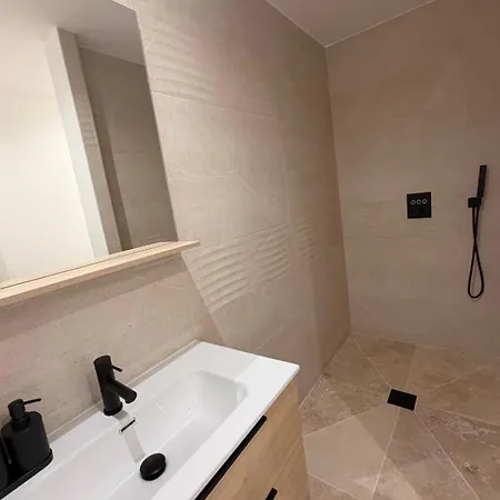 Cocon Romantique Balneo La Citadelle Mortes Apartment Aigues-Mortes